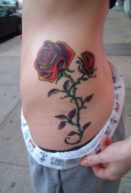 腰部3D彩色的写实玫瑰纹身图案