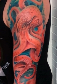 手臂红色的章鱼纹身图案