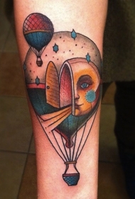 超现实主义风格的彩色飞行气球手臂纹身图案
