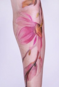 手臂美丽的3D彩色花朵纹身图案