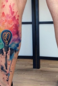 小腿五彩的电灯泡和泼墨纹身图案