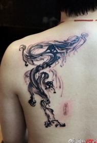 背部抽象风格的烟雾形龙纹身图案