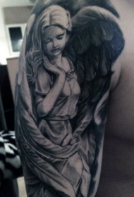 精确描绘的黑白天使雕像手臂纹身图案