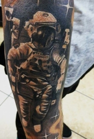 非常逼真的3D黑白宇航员手臂纹身图案