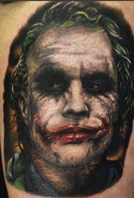 大腿3D彩色邪恶的小丑肖像纹身图案