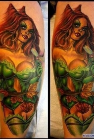 手臂壮观的五彩性感女性纹身图案