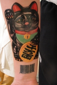 手臂上的日式招财猫纹身图案