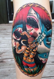 小腿传统的彩色潜水员和鲨鱼纹身图案