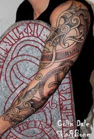 手臂神奇的北欧风格图腾纹身图案