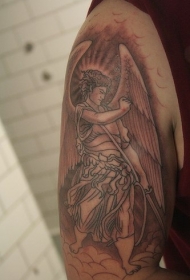愤怒的天使和天空手臂纹身图案