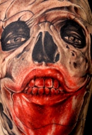难以置信的彩色血腥怪物手臂纹身图案