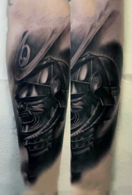 手臂3D黑灰的武士头盔纹身图案
