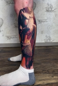 腿部上的3D埃及雕像纹身图案