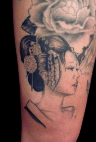 传统的黑色亚洲艺妓肖像手臂纹身图案