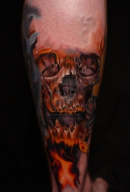 手臂彩色的火焰骷髅纹身图案