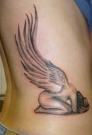 侧肋悲伤的天使女孩纹身图案