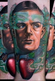 彩绘男性肖像与电子线路和苹果手臂纹身图案