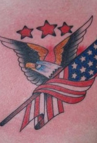星星鹰和美国国旗纹身图案