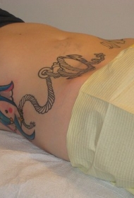 腹部漂亮的船锚燕子纹身图案