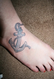 脚背经典的船锚纹身图案