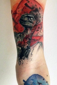 手臂大型彩色插画风格恐龙纹身图案