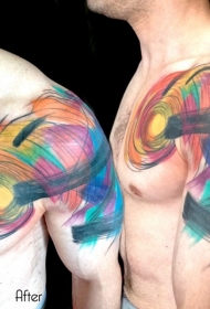 胸部和肩部抽象风格的彩色装饰纹身图案