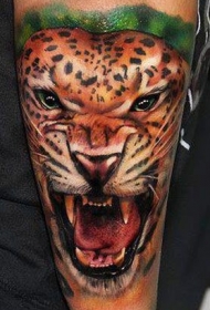 超现实主义的写实咆哮豹子手臂纹身图案