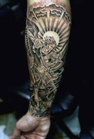 手臂五彩的天使和恶魔战斗与阳光纹身图案