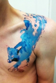 肩部和胸部蓝色的水墨狐狸纹身图案