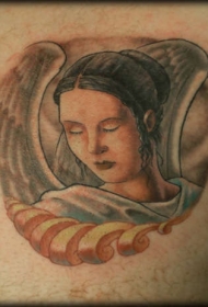 悲伤的女天使纹身图案