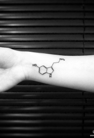 手腕几何线条化学元素纹身图案
