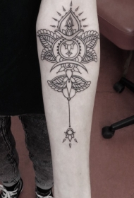 印度教风格的黑色花卉饰品手臂纹身图案