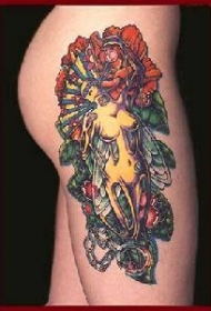 大腿性感的外太空人形少女彩色纹身图案