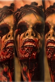 彩色令人毛骨悚然的血腥女人手臂纹身图案