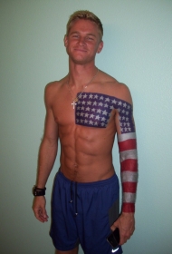 胸部和手臂很酷的美国国旗纹身图案