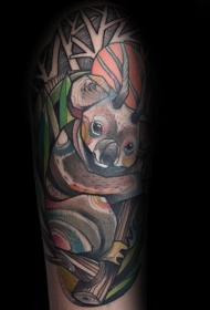 奇怪的彩色考拉熊和鹿角手臂纹身图案