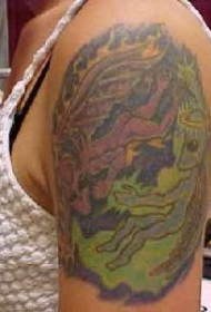 手臂彩色外星人天使和恶魔纹身图案