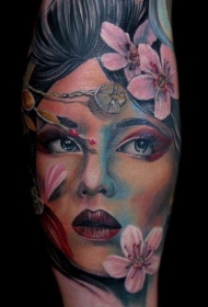 新日式彩色美丽的艺妓手臂纹身图案