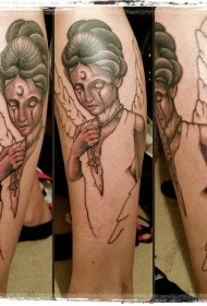 小腿未完成的彩色神秘天使与月亮纹身图案