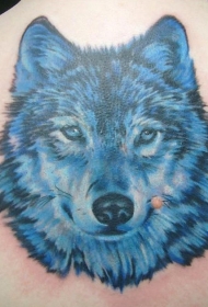 逼真的3D蓝色狼头背部纹身图案
