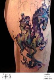 抽象风格的彩色马大腿纹身图案