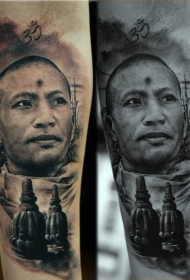 亚洲宗教男子肖像彩色手臂纹身图案