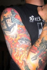 手臂彩色火焰和船锚纹身图案