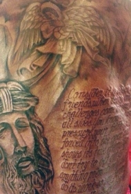 黑白耶稣头像和天使和字母满背纹身图案