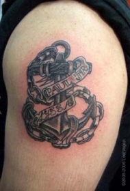 手臂黑灰船锚铁链和字母纹身图案