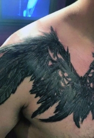 胸部3D写实的黑色图腾翅膀纹身图案