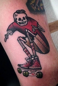 脚踝上的彩色骷髅和滑板纹身图案