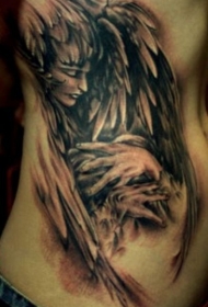 天使的手和翅膀侧肋纹身图案