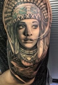 大臂非常逼真的彩色3D印度女性肖像纹身图案