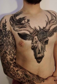 胸部3D黑灰鹿头与乌鸦结合纹身图案